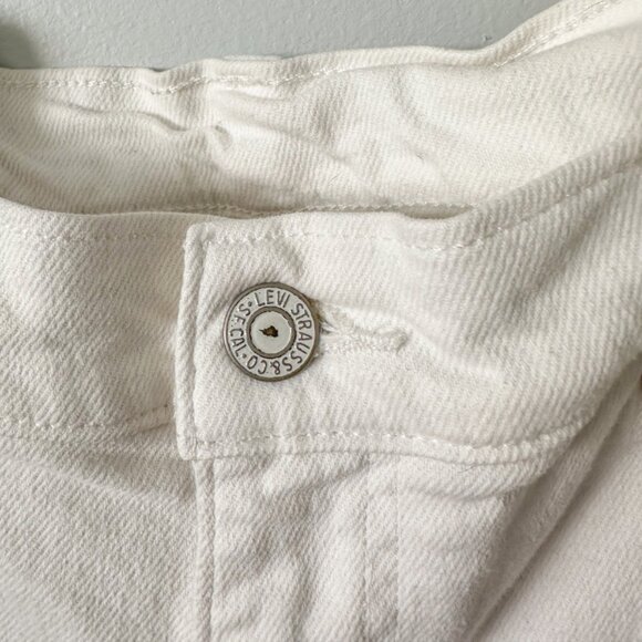 Levi's White Denim Capris - Size 32 - Picture 9 of 9